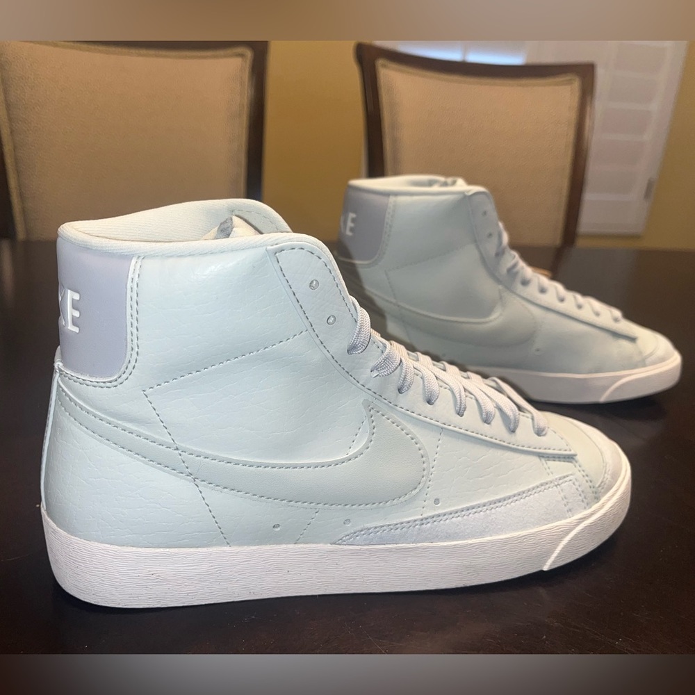 New Nike Blazer Mid 77 Barely Silver Sneaker Shoes - Picture 3 of 12